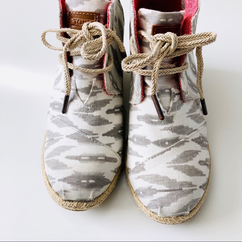 Toms Ikat Pattern Grey Wedge Bootie